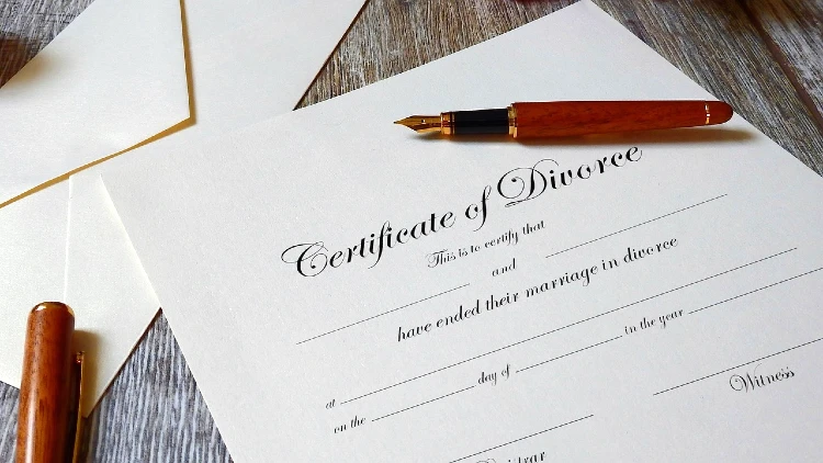 Image of a certificate of divorce form, a pen, and an envelope